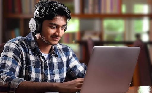 Online MCA in AR/VR: Is It Worth It in 2025?