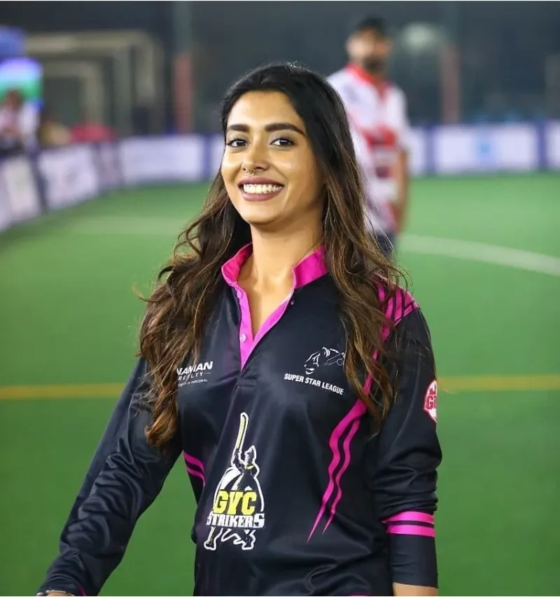 Her Net Worth & Income