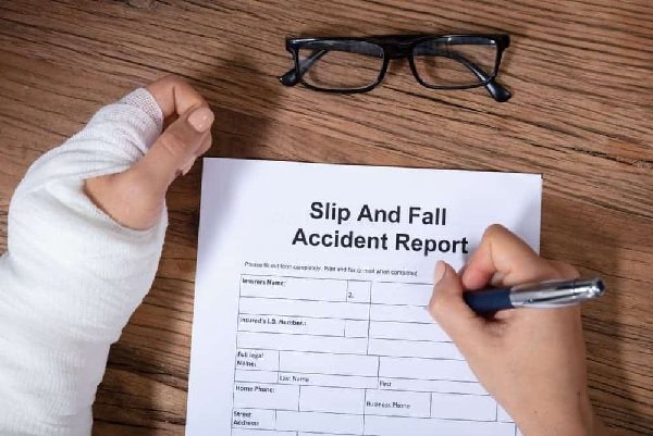 How to Document a Slip and Fall Injury Before Leaving the Scene